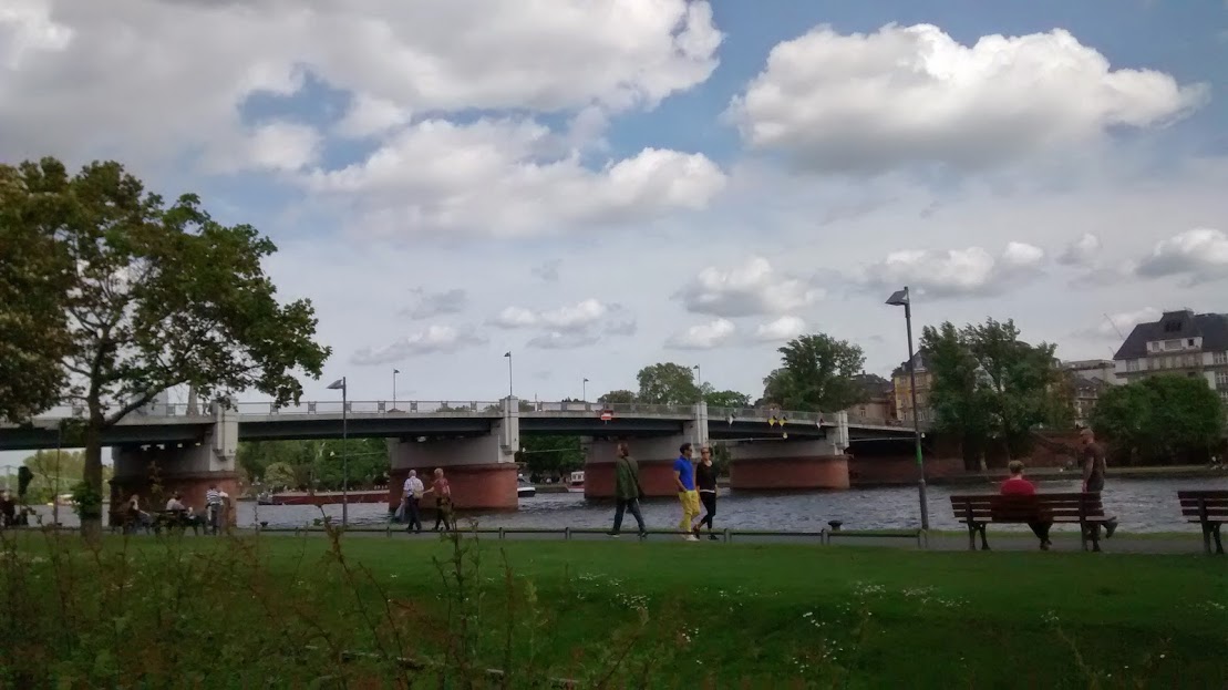 A lazy afternoon at the river Main