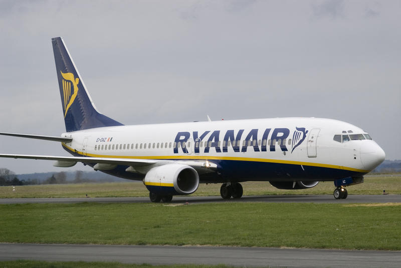 ryanair plane